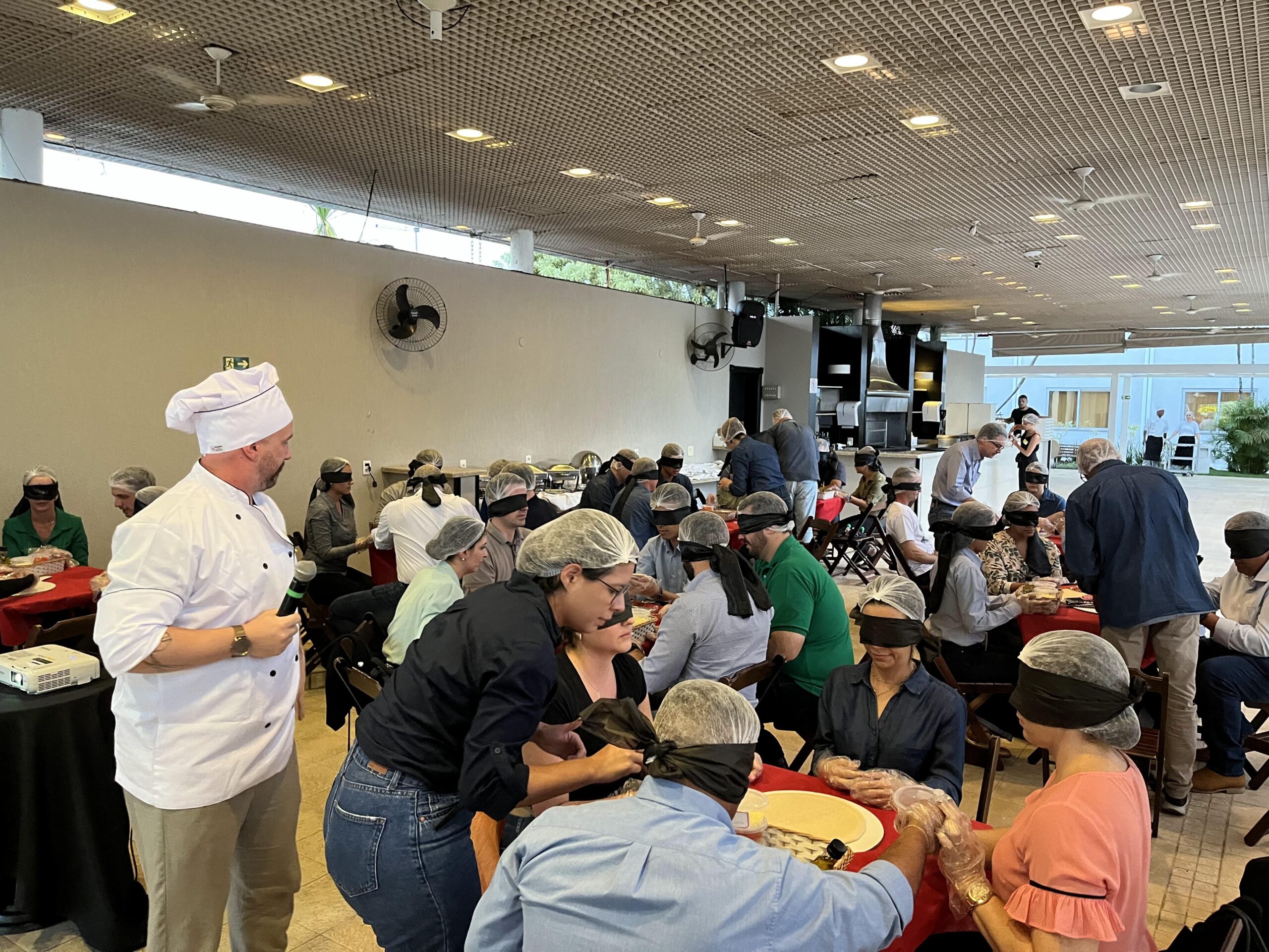 Como organizar um team building gastronômico: guia prático passo a passo